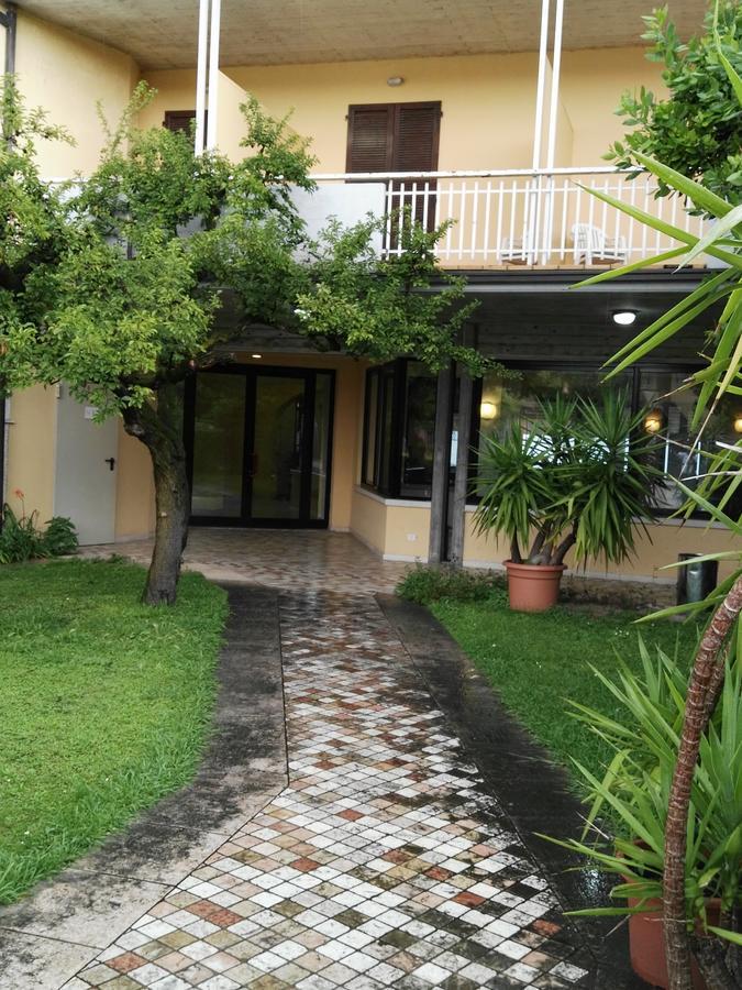 Hotel La Romantica Manerba del Garda Exterior foto